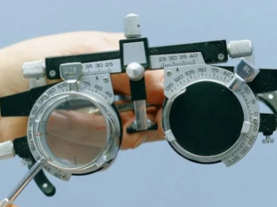 What Are Trifocal Glasses? Clear Vision At Every Distance - MyDollger
